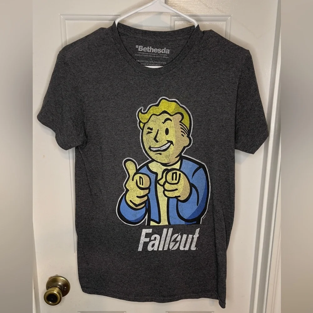 OFFICIAL BETHESDA FALLOUT VAULT BOY SHIRT - Picture 2 of 6